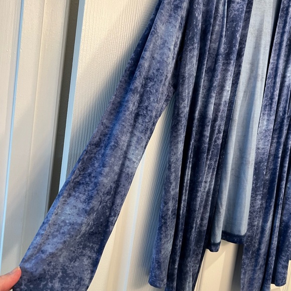 LOGO by Lori Goldstein Blue and Light Blue Spattered Paint Open Cardigan - Picture 3 of 11